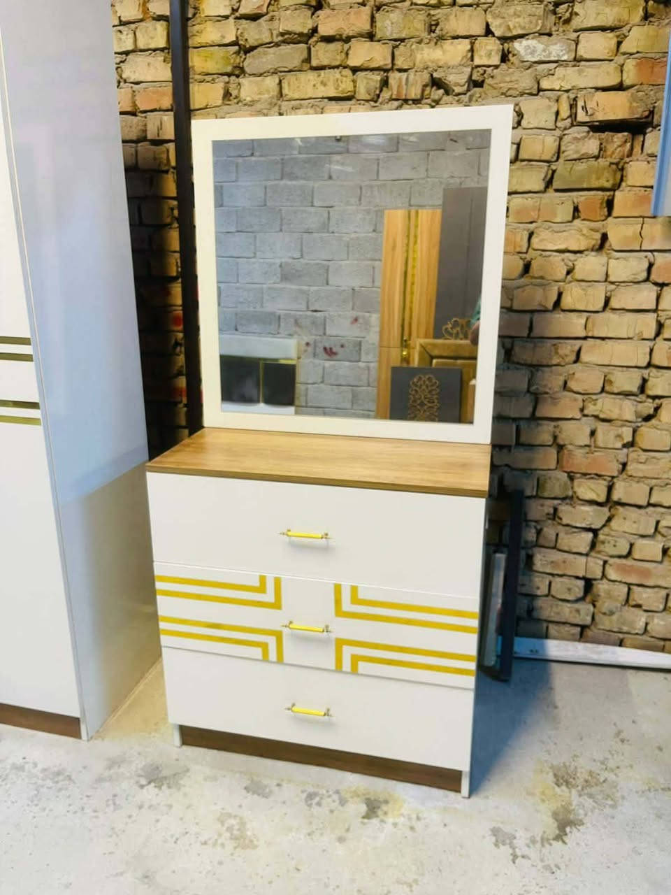 غرفه تركي مستعمل نضافه 90
نضام ابواب عدد 8 منهن 4 كبار 4 صغار موديل 2025
السعر قفل 500 
وي الشد والنقل داخل بغداد مجاني


**إذا كنت صاحب هذا الإعلان وتريد حذفه لأي سبب، رجاءا أرسل رسالة إلى الدعم الفني**