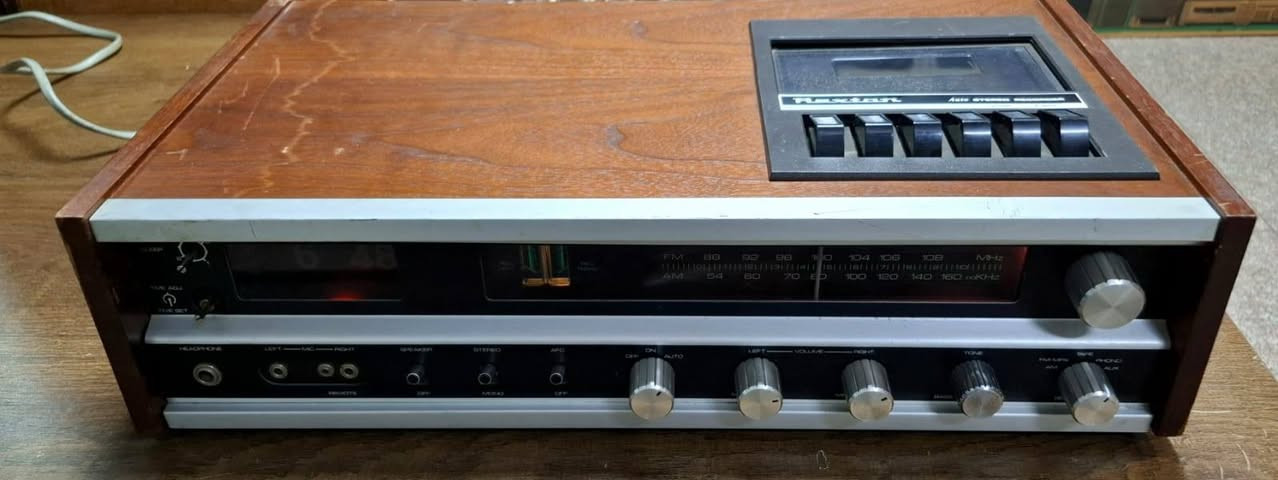 جهاز تحفه هو امبليفاير و هو كاسيت و راديو يعني مثل الرايزنك مجرد تربط سماعات وتستمتع بارقى صوت
ماركه ريكستون ألماني
بلادي نضافه كامله
سعر الجهاز ١٢٥ الف
يوجد توصيل كل المحافظات
محمد الآغا للصوتيات
***********
