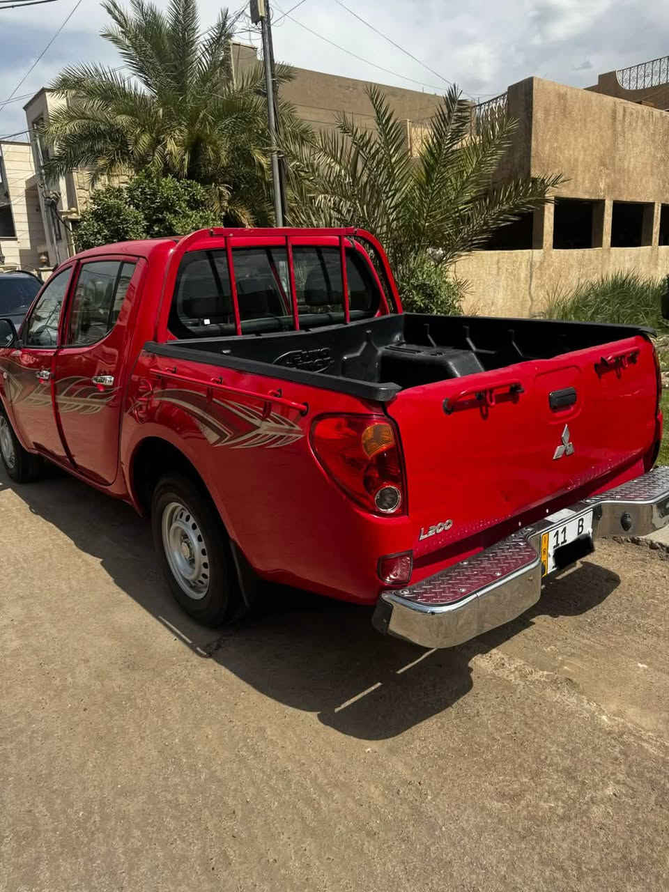ميتسوبيشي L200 2013 مكفولة 
185,000 km 
تبريد /صدر جديد
كير ومحرك بلادي 
*********** اتصال
