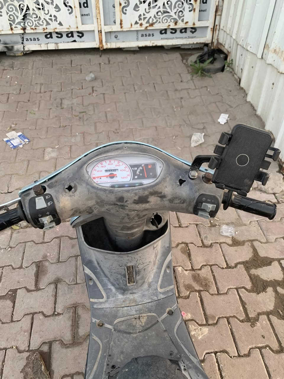 سلام عليكم ماكس منغولي ما مفتوحه بلاديه شلعه ومعدل شغله هندر واحد بس بيها خيط تبخير ويردلها ترتيب كهربايات
بيها كلاج رياضي امامي  تايرات جدد ابيع كوم حديد السعر 250بيها شي بصيط حق الجيه 
العنوان بغداد الحسينية مل راشديه 
رقمي *********** ما متواجد خاص بس رقم
