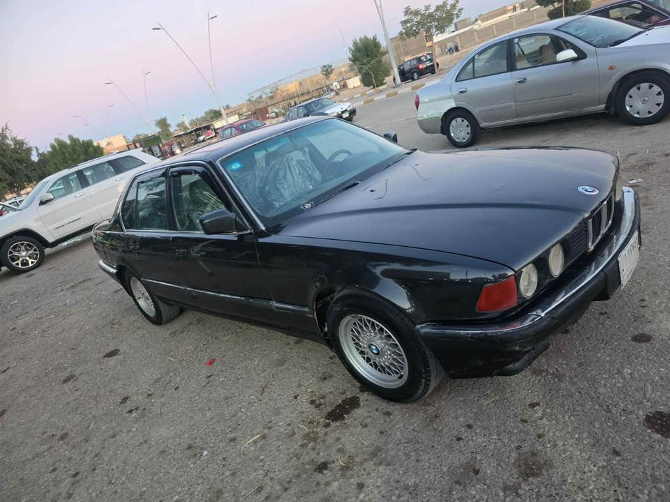 السلام عليكم بي ام موديل ٩١ حجم 735 رقم انبار كير ومحرك تبريد  وصدر وتخم تاير ويل خليه كفاله سياره حلوه كلش للبيع او مراوس سعر ٤٨ وبيه مجال بصيط مكاني الرمادي تاميم للأتصال ***********
