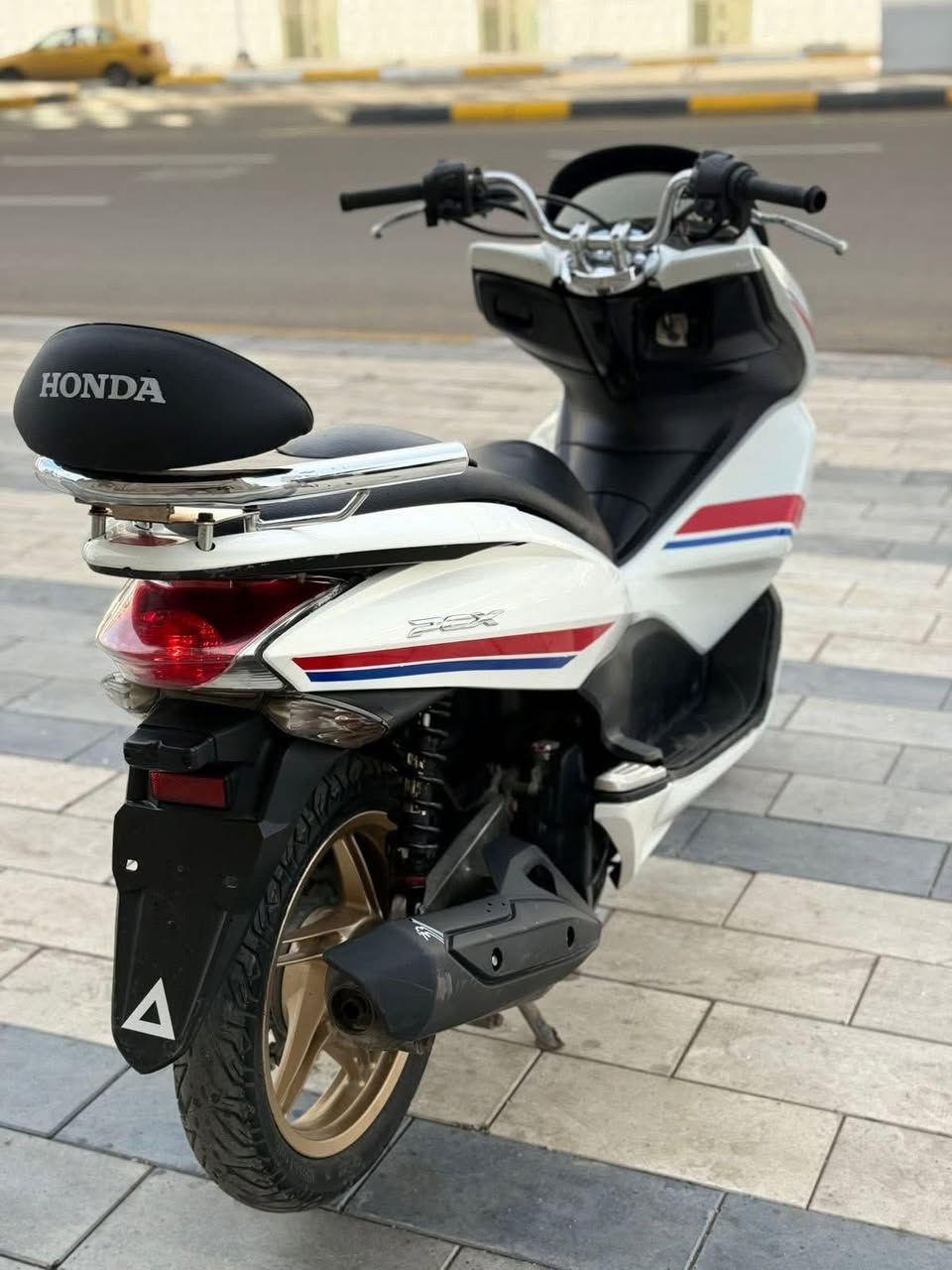 دراجه بي سي اكس جديده مكينه مكفوله كله شغال عنوان الفضل قرب ساحت زبيده سعر واحد وربع شراي بيهه مجال قليل ***********
