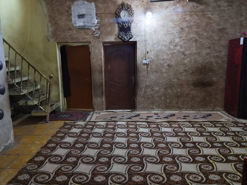 ياالله / دار مساحته ٢٢٠ طابو صرف بناء قديم  طابقين ولكن نضيف يحتوي علئ غرفتين  نوم جوه اوهوال او مطبخ اوستقبال اوصحيات دخليه اوخارجيه اوغرفتين نوم فوك  العنوان بابل /ناحيه ابوغرق /قرب مدرسه الصقور علئ شارع تبليط يحتوي علئ كافه الخدمات السعر ١٣٠ مليوان الاستفسار اكثر مراجعه مكتبا الكائن في ناحيه ابوغرق قرب جامع الياسري نستقبل كافه العروض 
(***********)
