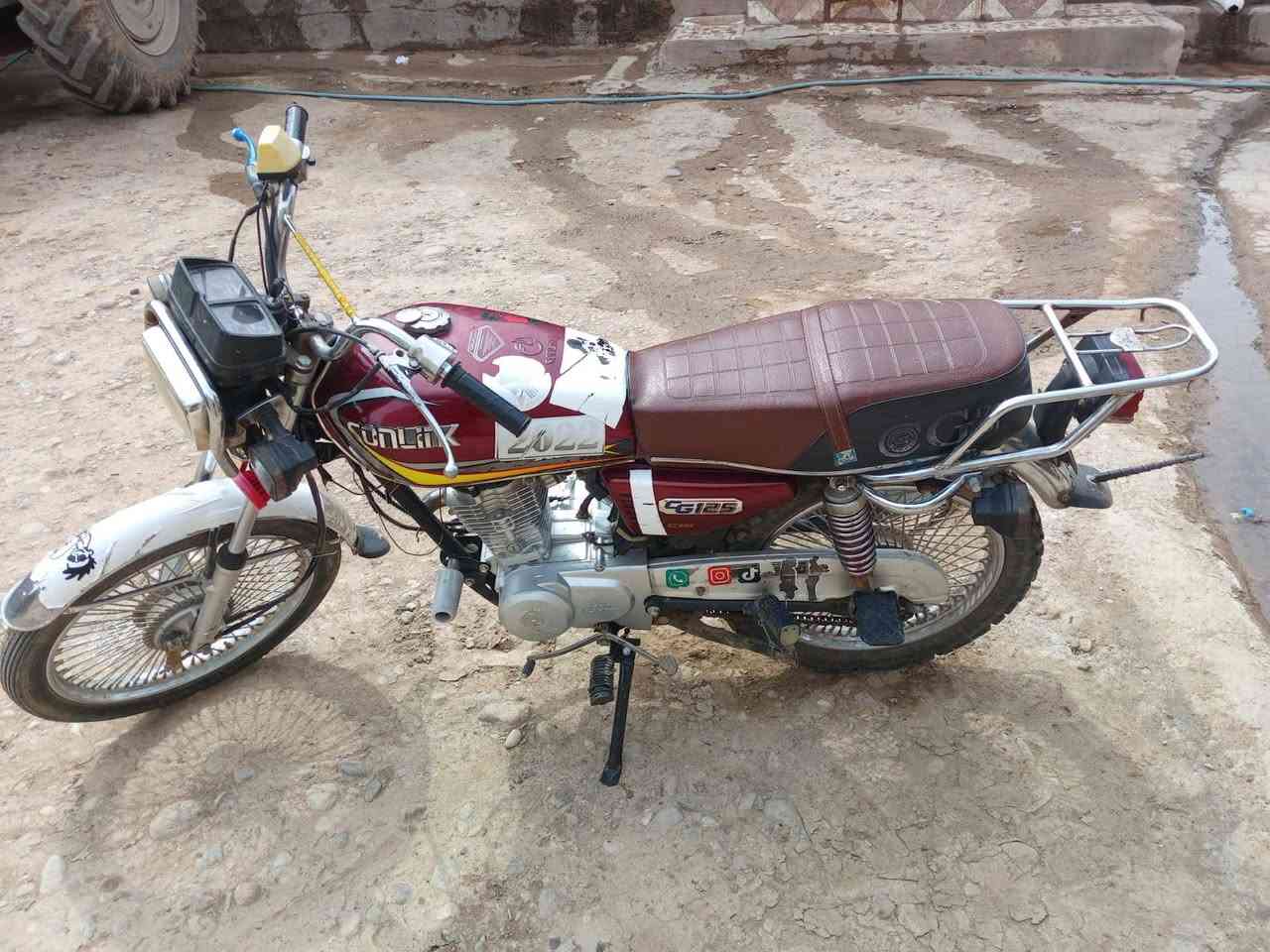 السلام عليكم اخواني عندي تايكر 20022   مكان كركوك لبيع سعر 400 بي مجال محرك مضروب صبانه كهرباء شغل فول تصالح علا رقم ***********
