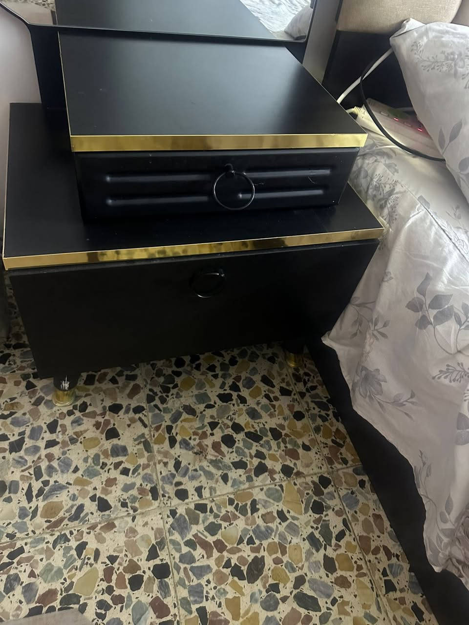 غرفة ايطالية مستخدمة شهرين فقط نظافة 100%
750 الف وبيها مجال قليل

مكاني بغداد واتساب ***********
