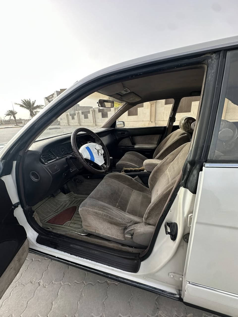 سلام عليكم بطه متصل قرار 48 موديل 1992سنويه لغايه 2028 فنر بلاد مكفول من الكص ونقل الجثه والضربه والشاصي مكفوله السياره حته من الخياس محرك وكير بلكارتون تبريد ثلج حداديه جديده طخم تاير ويلكب اصلي مسجل شاشه لايت عالي ناصي السياره جديده عنون السياره البصره الزبير السعر 71 بيه مجال قليل هذه رقم الموبايل ***********
