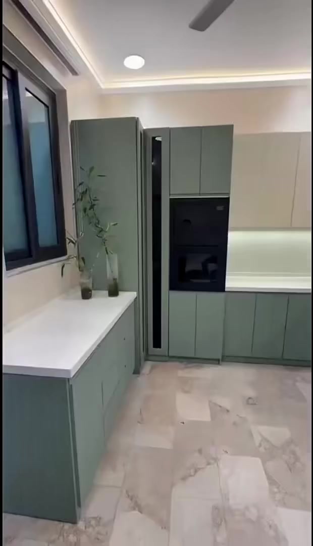 وراء كل مطبخ أو غرفة أنيقة، تفاصيل دقيقة وعمل احترافي!
في اليمام نؤمن أن الجودة تبدأ من أول قصة خشب لي
آخر مسمار. نستخدم أحدث التقنيات لضمان دقة القياس، حواف نظيفة، وسرعة في التنفيذ لنسلمك تصميمك الخاص بأفضل صوره للتواصل (***********)
