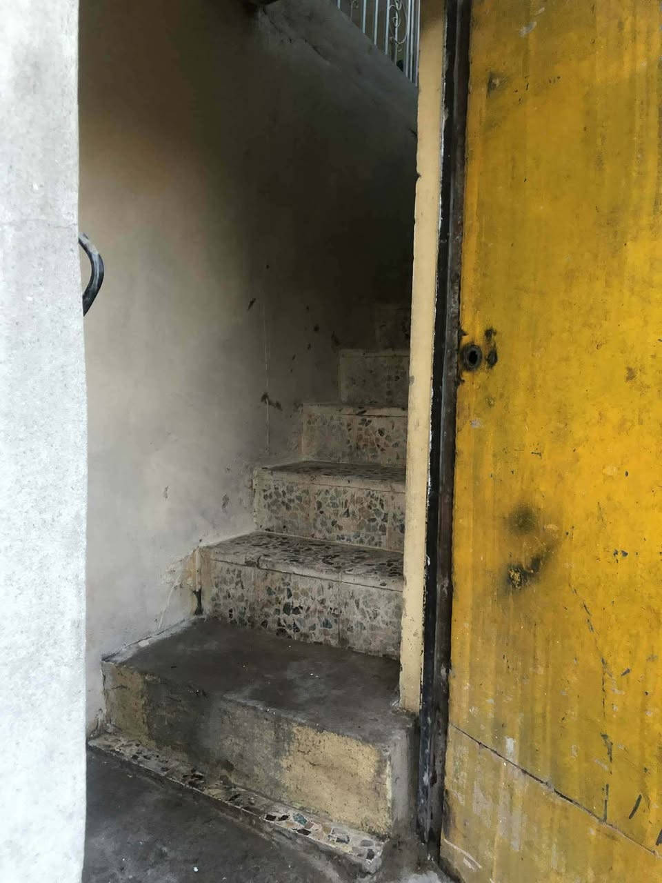 شقه للايجار بحي عدن قرب السوك غرفتين و حمامات وهول و مطبخ السعر (٢٥٠) *********** /***********
