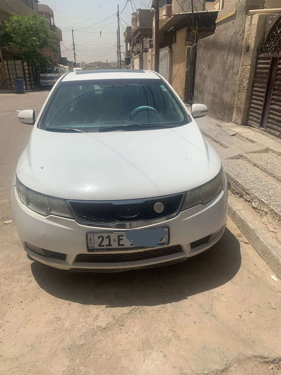 للبيع فقط نقد بدون لامرواس ولا قسط 
سيراتو موديل ٢٠١٢ هاج باك خليجي بيها سونار داخل المنشور تريد تحويل تريد وكاله رقم سليمانيه جديد وهزه جديده سياره فول عده البصمه بيها صبغ ٣ قطع فقط كلير اثر شخوط لاضربه ولامعجون سياره جاهزه من كلشي تبريد ثلج صدر امامي خلفي جديد تخم تاير هسه شاده كلوب مابيها نقص مال جناي تعبان عليها 
مكينه   ٢٠٠٠ دوش 
فتحه 
تحكمات
شفتات 
مري شفط 
مري كهرباء شاشه 
كامره 
جلد 
مكاني بياع قرب تقاطع درويش 
*********** 
السعر ٨٨ بيها مجال بسيط
