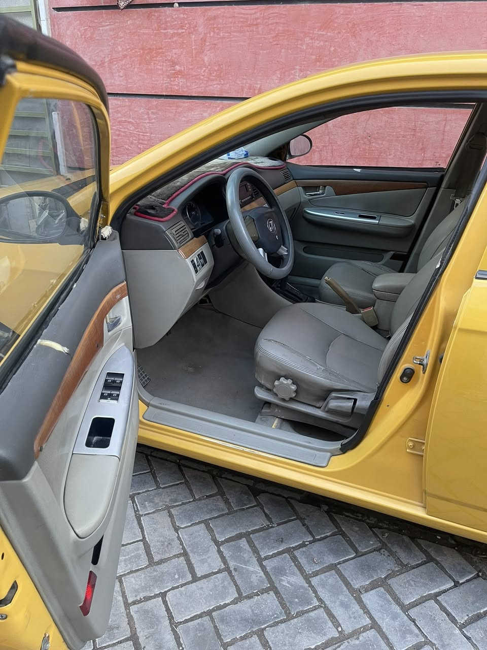 ليفان محور 2011/620 السياره مصبوغه عام جماليه
السعر 45 وبيها مجال 
بغداد مدينه الصدر 
***********
