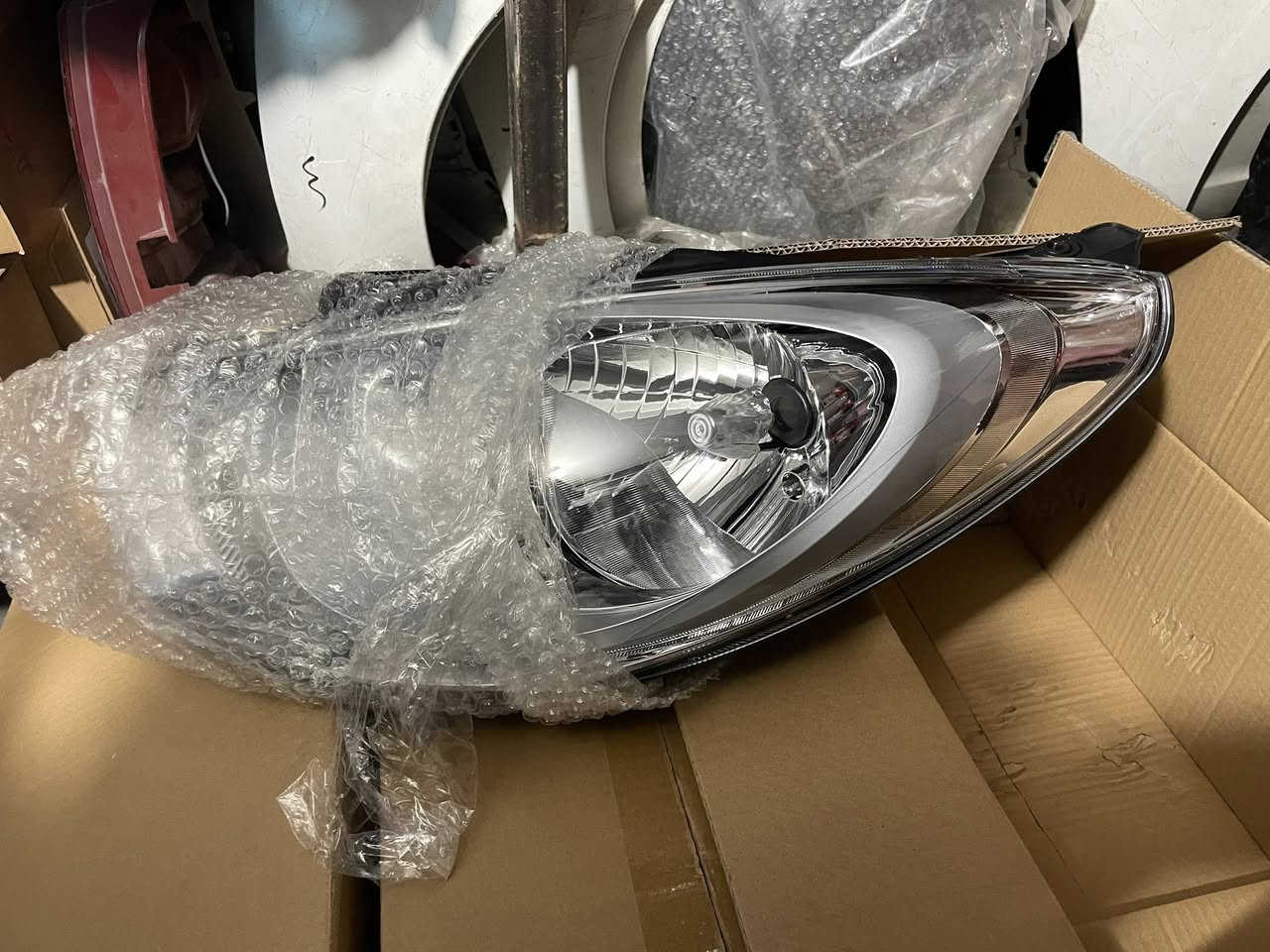 كلشي متوفر للهونداي. i10  
بطاين جاملغ 
لايت. . بك لايت. 
دعاميه. 
يوجد توصيل. 
للاستفسار. ***********
