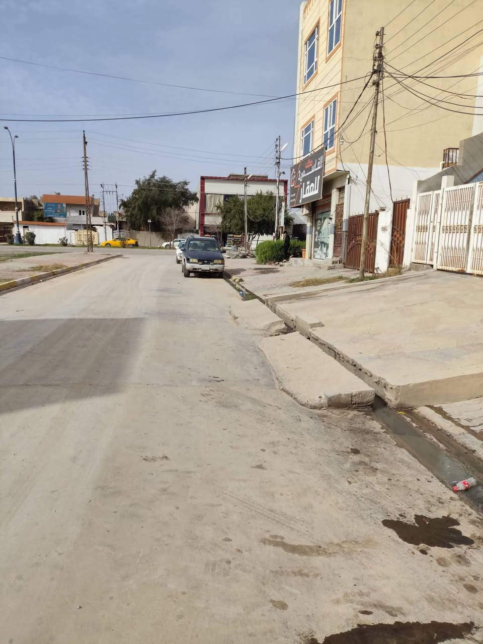 دار طابو صرف للبيع طابقين بناء نظيف فول سيراميك وسقوف ثانوية المساحه 200 متر 
الموقع المربع الذهبي حي الأسرى خلف جامع المعراج على شارع عريض 
يحتوي الطابق الاول على غرفة نوم واستقبال ومطبخ وهول وصحيات وكراج سياره 
الطابق الثاني يحتوي على ثلاثة غرف نوم وصحيات وهول 

السعر الاتصال لطفا
 ***********☎️
***********☎️
او مراجعة مكتب صباح كركوك للعقارات  عنوان المكتب حي الاسرئ قرب جامع المعراج
