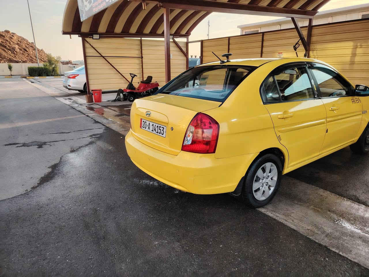 اكسنت فيرنا موديل ٢٠٠٩ كير ومحرك شرط بدون ضرر بس هاي الطخه الموجوده بالصور وتلقيطات مال تكسي تبريد تدفئه كلو شغال الشرعي موجود وعندي وكاله عامه مطلقه كابون بانزين بيها طخم الكدام جديد تايرات زوج كدام جديد السعر ٨٥ وبيها مجال الاتصال عالرقم ***********
