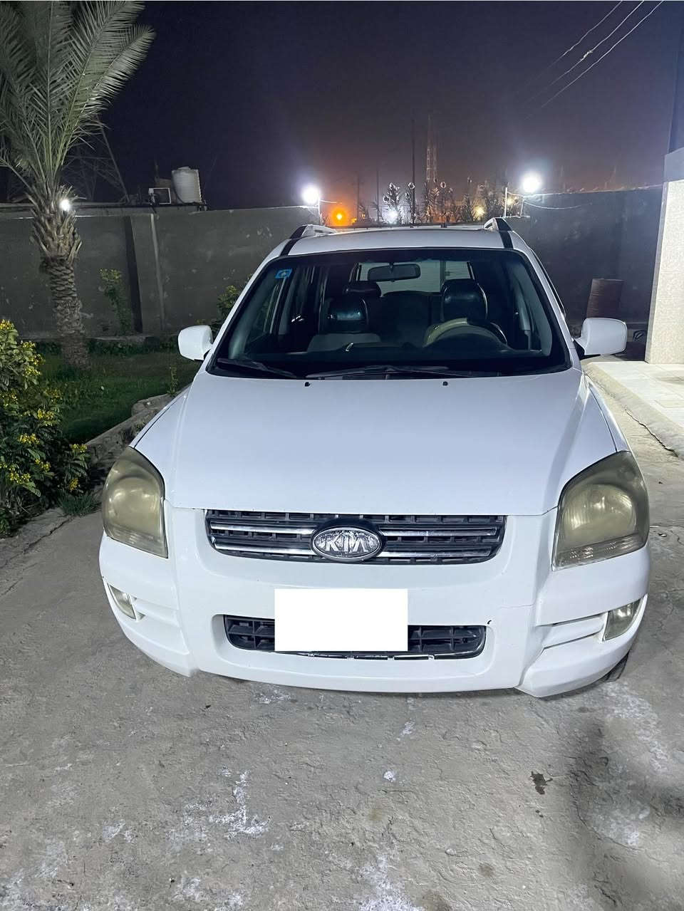 السلام عليكم كيا سبورتج موديل 2008
مكفوله كما موضح في السونار 
المواصفات محرك 2000اربعه سلندر 
فتحه+كشنات جلد+شاشه مسجل+كامره خلفيه+مري كهرباء شفط
تدفئه تبريد شغالات مكينه كير اكسن جديد جواها تخم تاير جديد كهربائيات كلها شغاله 
السعر (115) وبيها مجال للشراي 
للاستفسار اكثر اتصل على الرقم(***********)
