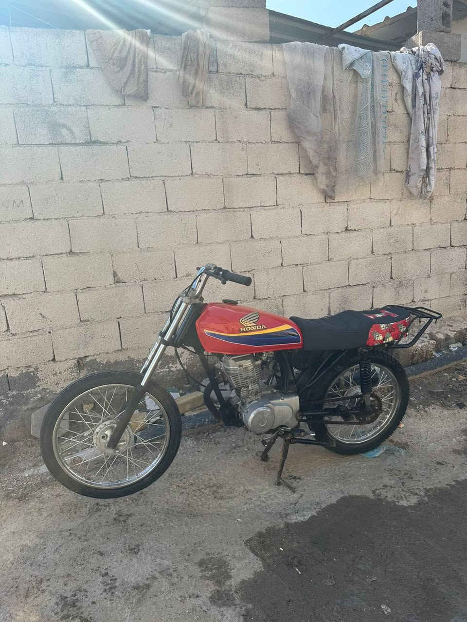 نامه شلامجه تعمير دراجه تخبل وغراض كله جديد كشن تفصال تانكي اصلي دبلات تايرات زوج توه شادهن كابريته ربع ماتصرف عليه مكينه نضيفه خرسه نهضه ومعدل ماتنكض سعره ٣٧٥ مجال قليل مكاني كزيزه رقمي ***********
