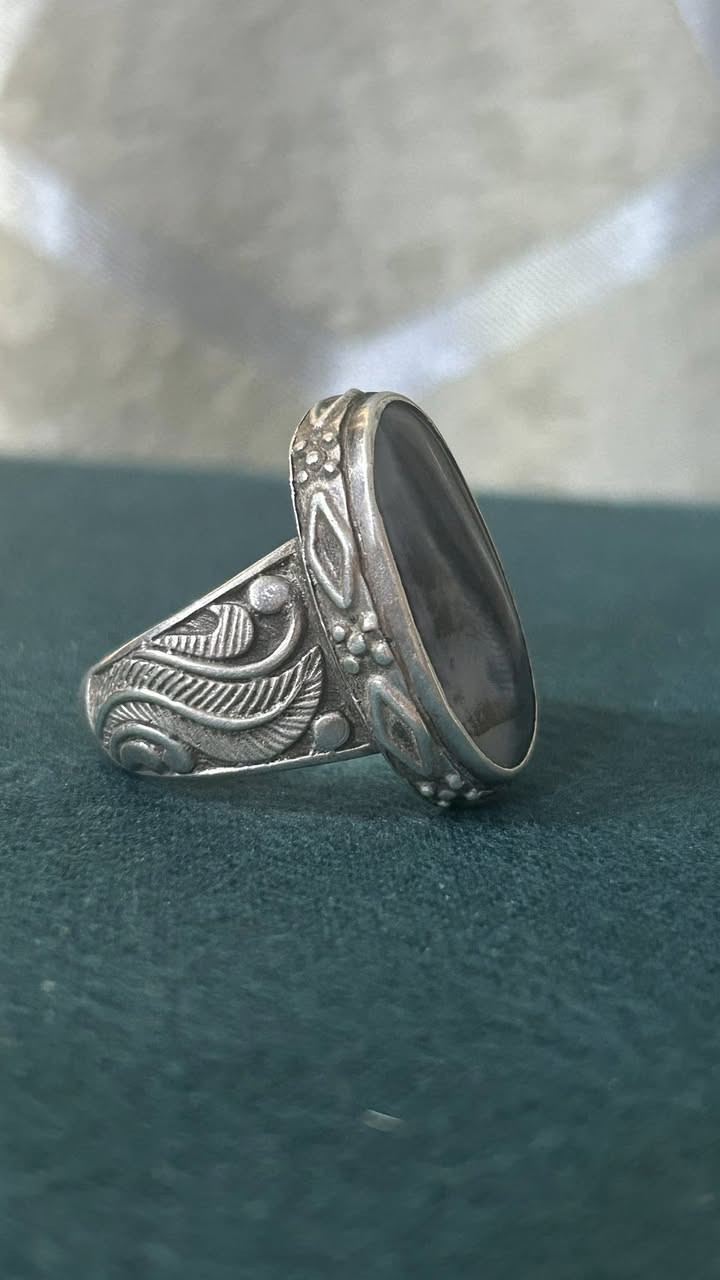 خاتم 💍رجالي فضة عقيق شجري 
قياس 21 
السعر 💵75الف دينار عراقي 
للطلب و الاستفسار مراسلة الصفحة 
او على رقم واتساب ***********
