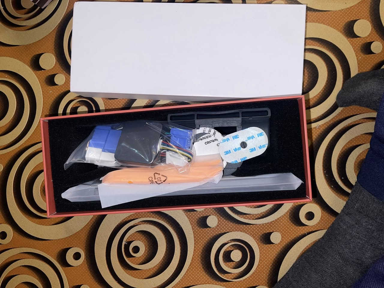 شاشه جبيره بلاديه ولامشدود كلش وثكيله هواي  كل التحكم بيها وكار بلي بيها السعر 190.  ٠  ***********
