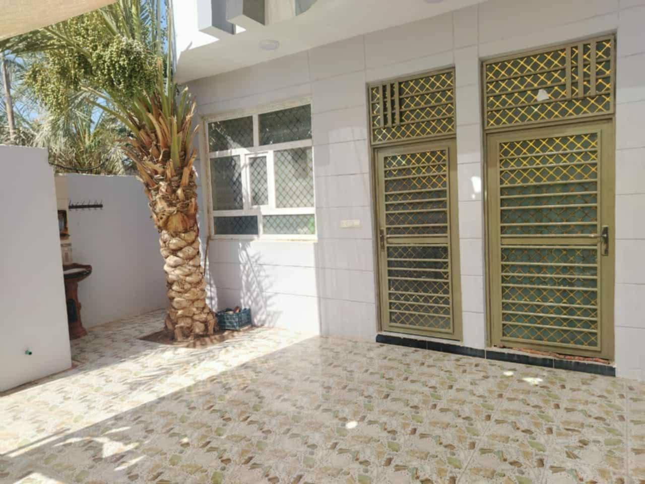 دار للبيع المساحه ٣٠٠ متر فول موصفات طابو سند٢٥  الموقع العثمانيه الصناعه الثالثه الي يحب يشتري الاتصال على الرقم *********** وشكرا
