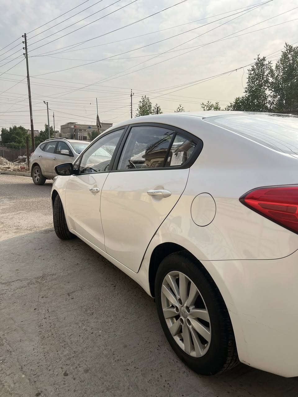 كيا سيراتو خليجي
موديل 2016 

السيارة مكفولة من كلشي

بدون تبديل او صبغ او بارد

فول نظافة 

ما عدا كم ملاحظة بسيطة 

السيارة كاملة بدون اي نقص 

السعر ١٣٥ 

مكان بغداد ***********
