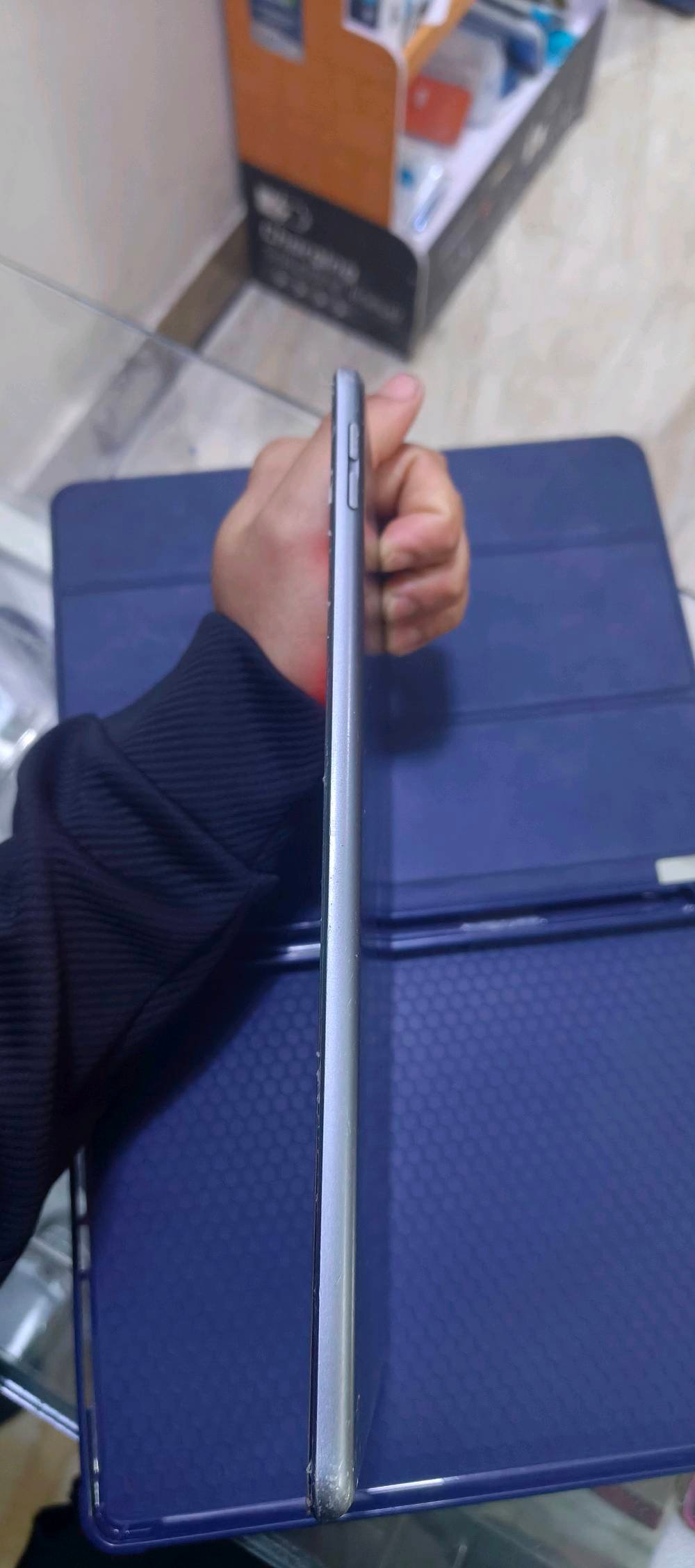 ايباد 8 
ذاكرة 128
البطارية 97 مستبدلة 
التچ مستبدل 
الكاميرا الخلفية متشتغل
العنوان شارع ٦٠ 
