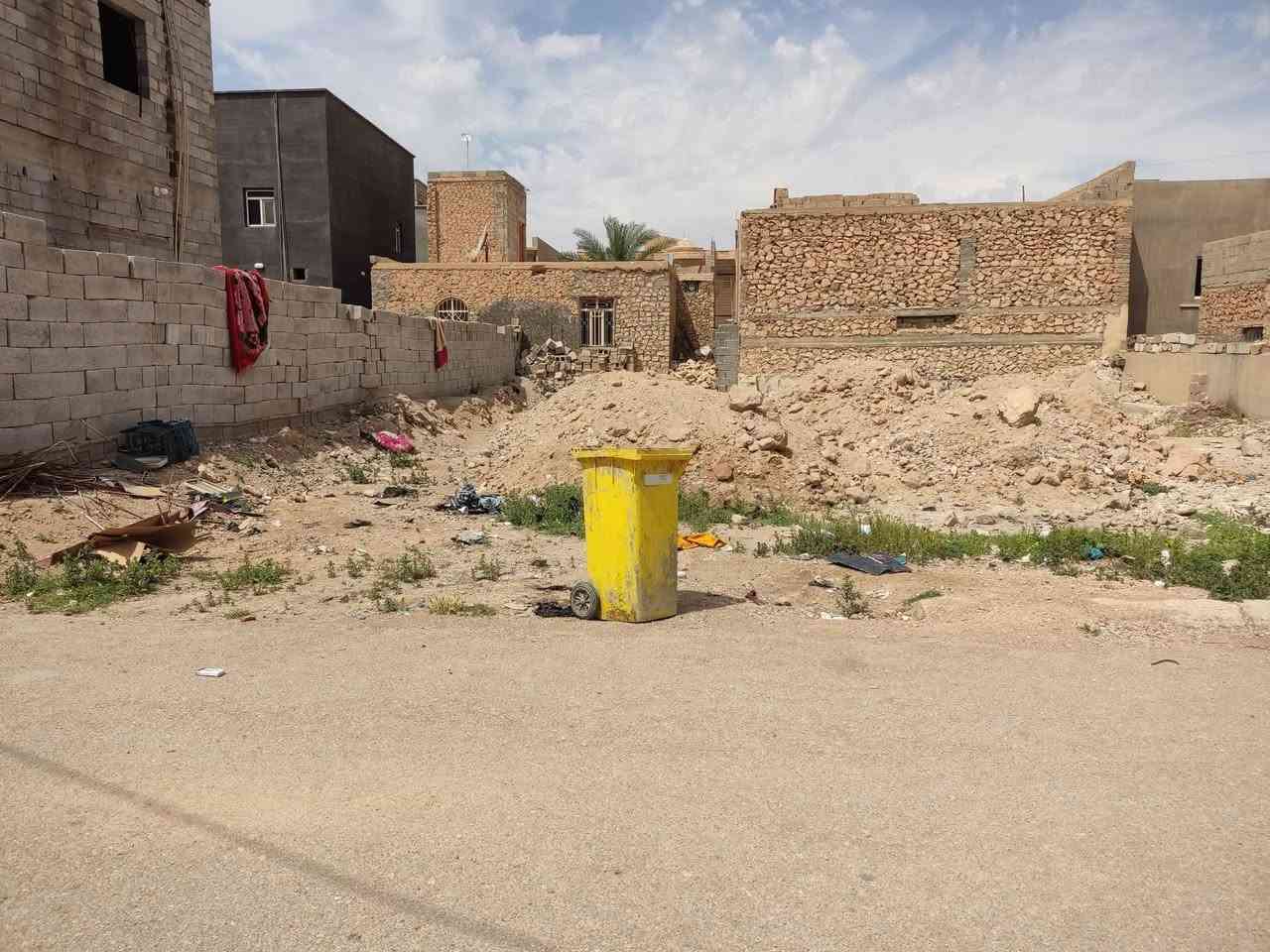 اعادة نشر و #تخفيض نهائي ... 
السلام عليكم ورحمة الله وبركاته
 قطعة ارض #طابو_صرف الك تحويل 
#الموقع / القائم حصيبة حي 12 ربيع الاول مقابل ال34 دار بالفرع الثاني قرب بيت استاذ مصلح جبر
#التفاصيل/ قطعة عدله على تبليط 
محدده وكامله تاخذ شي صافي  / سكن ماء كهرباء خدمات 
#المساحة/ 300 متر²  
٢٠٠ متر منها طابو صرف و١٠٠ متر غير مطوبه 
#السعر / صارت #ب٢٧_مليون وبيها مجال حك جيتك 
للشراء راسلني او اتصل بـ ***********
