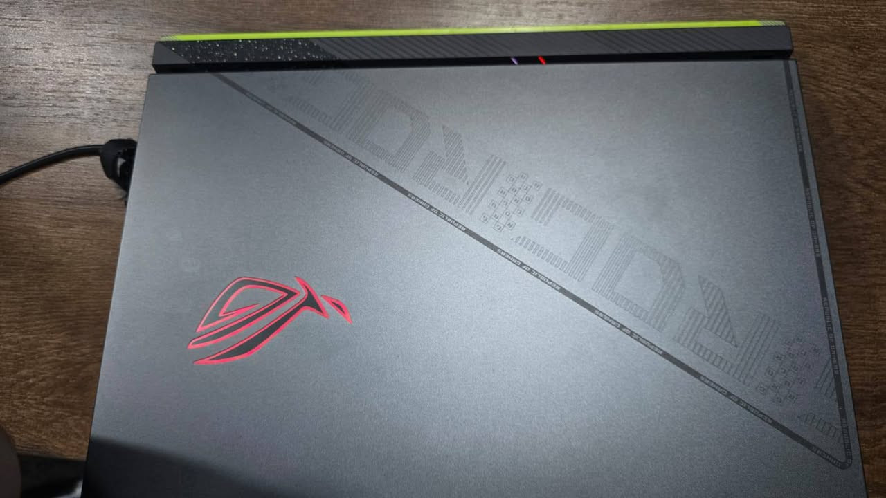 لابتوب Asus ROG Strix G18 للبيع – مستعمل بحالة ممتازة

المواصفات:

- المعالج: Intel Core i9-13980HX 
- كرت الشاشة: NVIDIA GeForce RTX 4070 Laptop GPU ‏(8GB GDDR6) مع MUX Switch + Advanced Optimus
- الرام: 32GB DDR5
- التخزين: 2TB PCIe SSD
- الشاشة: 18 بوصة WQXGA (2560×1600)
- الحالة: مستعمل ونظيف جداً.


**إذا كنت صاحب هذا الإعلان وتريد حذفه لأي سبب، رجاءا أرسل رسالة إلى الدعم الفني**