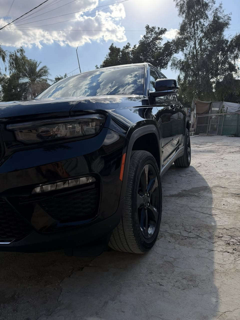 جيب جراند شيروكي Limited 2023
صورة الحادث في المنشور

سيارة جديدة جداً، ماشية 25 ألف فقط.
فل مواصفات ما عدا فتحة السقف.
تخم تايرات جديد، والصدر جديد.

5 راكب

• محرك 3.6 لتر V6 Pentastar
• قوة 293 حصان
• ناقل حركة أوتوماتيك 8 سرعات
• نظام دفع رباعي 4x4
• شاشة وسطية كبيرة
• شاشة عدادات رقمية
• Apple CarPlay و Android Auto
• مقاعد جلد كهربائية مع تدفئة
• تدفئة للمقود
• تشغيل عن بعد
• كاميرا خلفية
• حساسات أمامية وخلفية
• مثبت سرعة ذكي
• مراقبة النقطة العمياء
• تحذير الخروج عن المسار
• فرملة طوارئ تلقائية
• باب خلفي كهربائي
• جنوط ألمنيوم 20 إنش
• مفتاح ذكي وتشغيل بالبصمة
• 5 مقاعد

السعر: 28,000 دولار

العنوان: بغداد

***********

:
