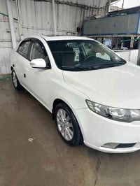 للبيع سيارة نوع سيراتو خليجي موديل 2010 اللون ابيض المواصفات فتحة سقف ...