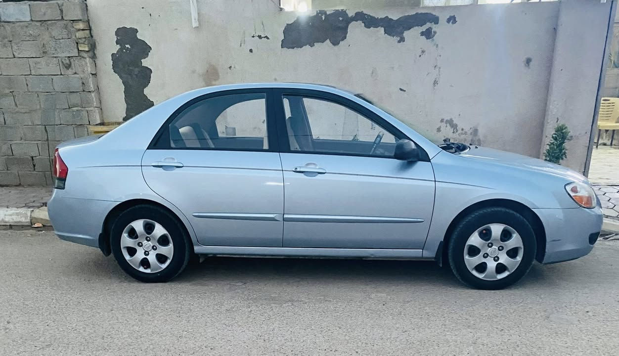 سيراتو 2008خليجي سيارة جديده بمعنى الكلمة كير ومحرك وصدر وتبريد وكهربائيات كفاله عامه ماشيه 230 بيه بس جاملغ بي صبغ بدون دواخل السعر 90
***********
***********
