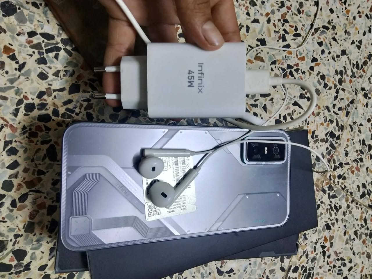 انفنكس جيتي 30برو.
شاشه اموليد بتردد 144 هيرتز 
معالج ديمنستي 8350 التميت 5g 
يدعم (١٢٠فريم) ببجي وبقية الالعاب 
شفتات خاصه لألعاب مع لدات خلفيه تفاعلية (RGB)
كاميرات خلفيه أساسية بدقة 108 ميكا 
بطاريه 5500 ملي امبير مع شاحن 45 واط 
يدعم الشحن اللاسلكي بسرعة 30 واط
مقاوم للماء والغبار بمعيار ip6
 ذاكره 256
رقمي ‏‪***********‬‏
