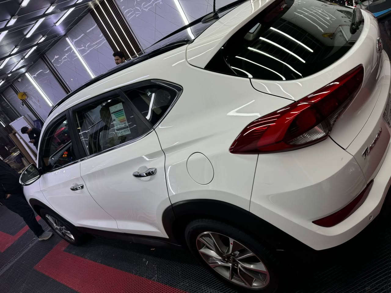 السلام عليكم                                                                       
توسان
 2018 بنوراما                                                                   
خليجي
 مال كاصد مكفوله من الضربه ولصبغ ماعده تكحيلاتً بسيطه 
ماشيه تقريبا تسعينات 
كلش حلوه ونظيفه وجاهزه من كلشي اركب وطلع جديده مناقصها اي شي 
السعر ( 195 ) وبيها مجال
مكان السياره الاعظميه 
***********
