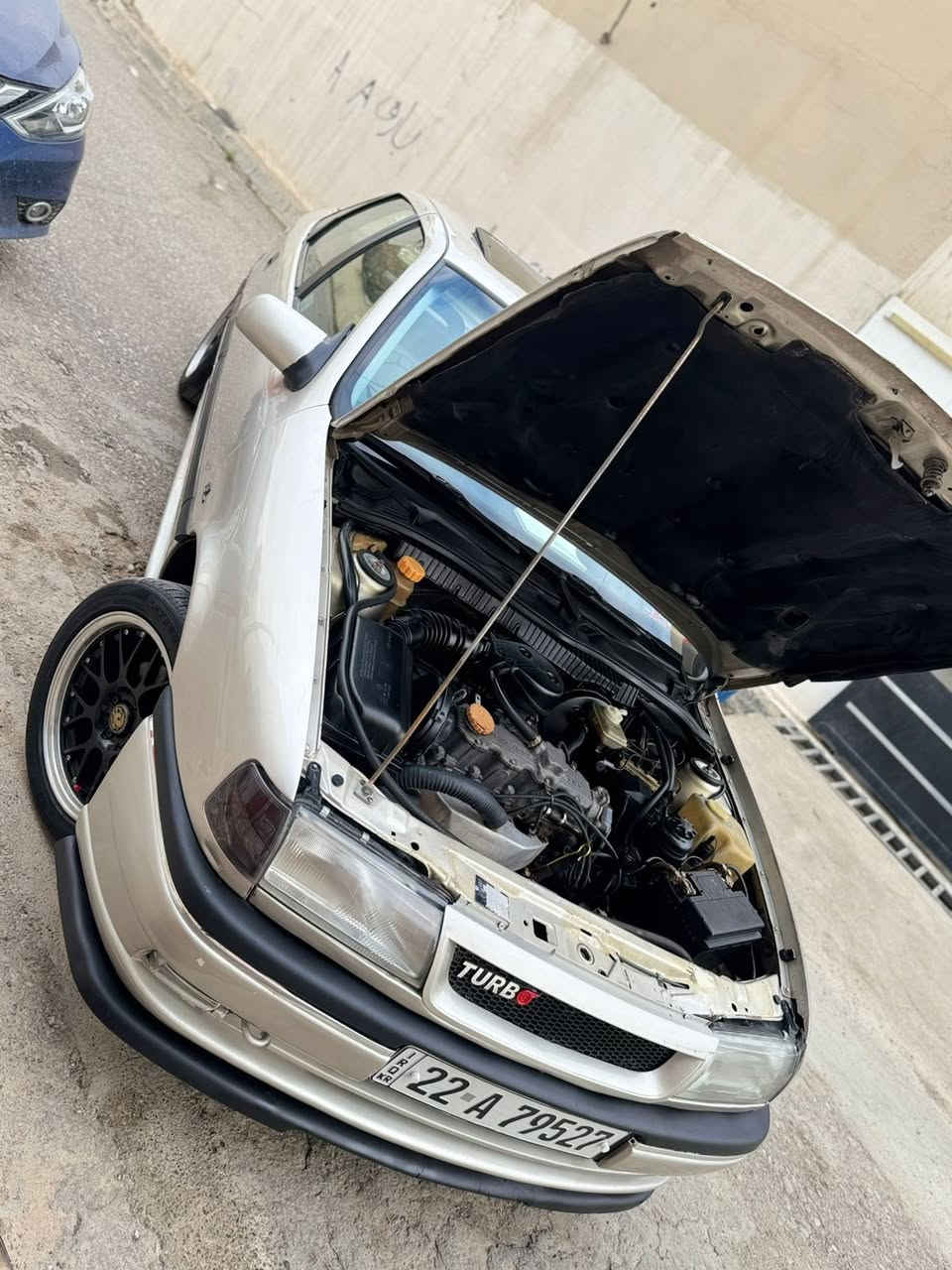 سلام عليكم للبيع اوبل فكترا موديل 1992 سلايد
مكينه 18 أوتوماتيك 
صبغ عام جماليه بدون ظربه 
رقم أربيل دفتر بانزين بيها
كير مكينه بدون عيب 
طايرات وياله جديد صدر امامي خلفي كلها جديد 
مكان سياره كركوك 
***********
 بدون مراوسه فقط بيع شراي خابر ماجاوب رساله 
سعر 55 بيها مجال بسيط.
