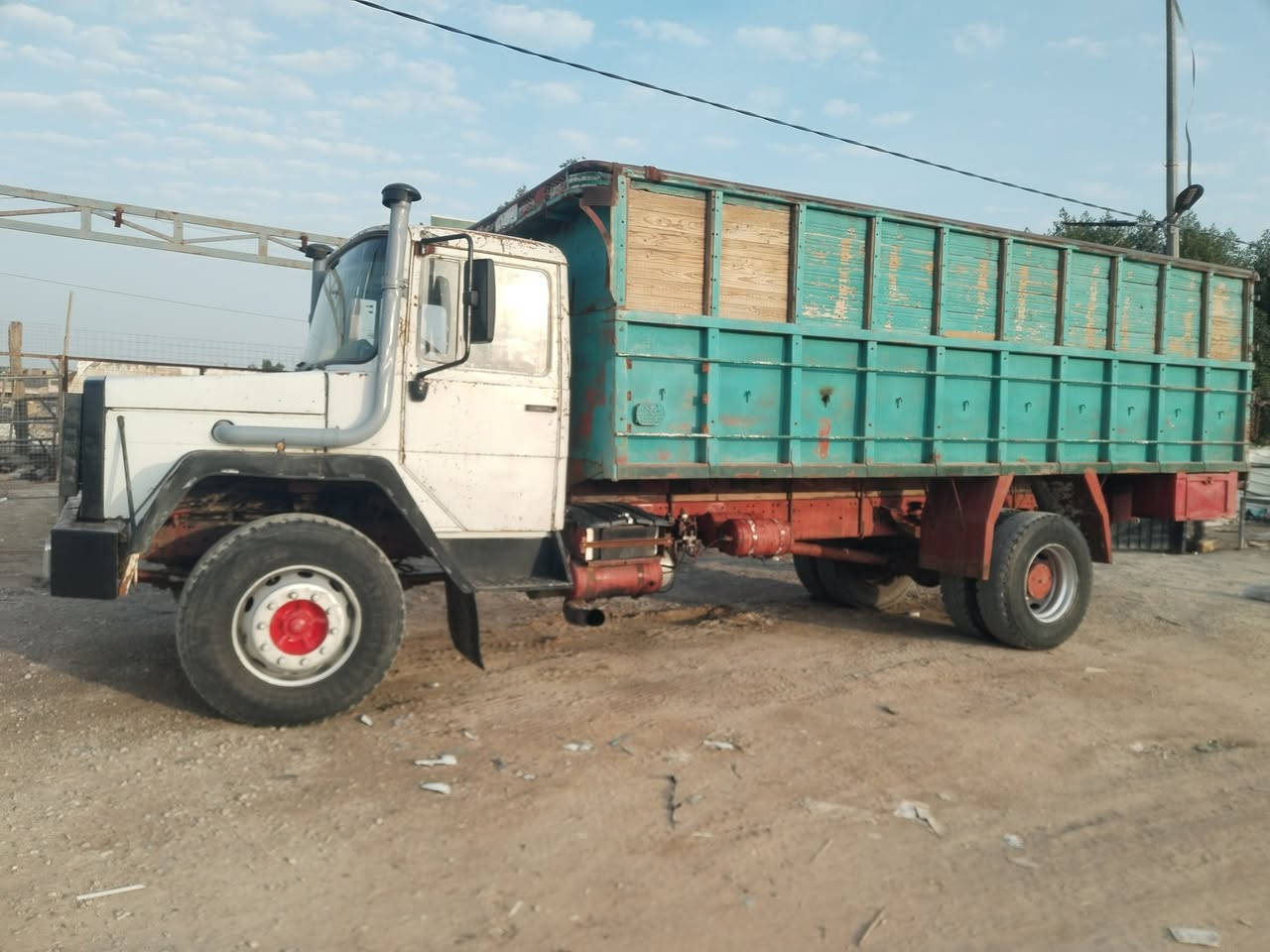 سلام عليكم مارجلوس للبيع موديل 82 كير محرك خير من الله باترياة جدد تايراة زوج جدد صا  لهن شهر انايتي
ولبقيات نص عمر طول 6 ونص بدي مال البي ابو البرغي
سنويه جديده ل 2030 بسمي مداور ثاني يوم مسجله ذات جوانب متحركه رقم بغداد انكليزي مميز
جاهزه للعمل 
السعر  13 وبيه مجال حك الجيه مكان السياره السماوة
***********
