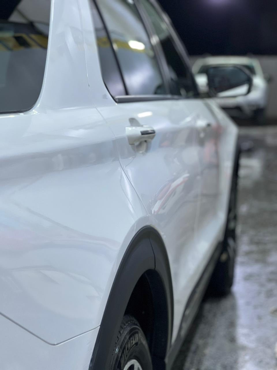 فورد اكسبلور 2023      ST Line
مرقم بغداد 
محرك 4 سلندر 2.3 توربو 
فول مواصفات عدا البانوراما 
الكشر بدون صبغ فقط بارد بالجاملغ 
سونارها بالمنشور 
السعر :230 
مكانها بغداد 
***********
