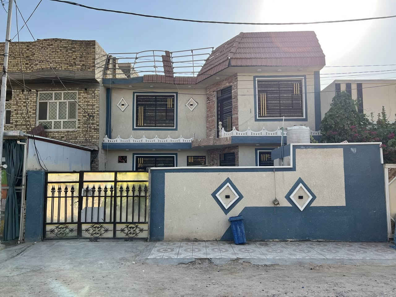 السلام عليكم 
للبيع !!
منزل مساحة 200متر يتكون من كراج استقبال 3صحيات كلدور 3غرف طابقين 
العنوان حله نادر مقابيل محطة العرفان منطقه جديده شارع يخبل للاستفسار التواصل على هذا الرقم 
"***********"
"***********"
ملاحضه !
(البيت سند 25 معزول تحويل ثاني يوم )
والبيت كامل مكمل من كل النواحي البيت من الداخل ديكورات بل كامل
