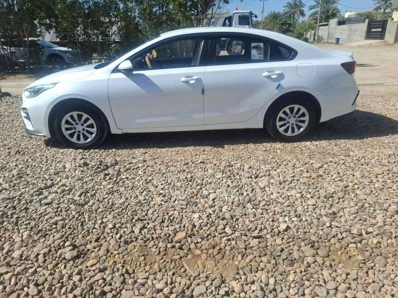 كيا سيراتو خليجي موديل  2019 كفاله عامه السياره ع وضع الشركه تشغيل عن بعد داخل بيجي واسود كامره خلفيه حساس بلادي مكان السياره واسط الزبيديه الشارع العام الشراي يتصل الرقم _***********
