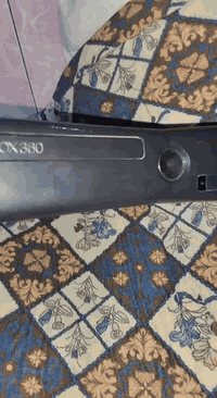 سلام عليكم 
اكس بوكس 360للبيع 
هارد 250 بيه 97لعبه  جهاز مرتب و نظيف 
كامل ملحقات الجهاز... 
السعر: 90 و التوصيل مجاني 
الرقم: ***********
