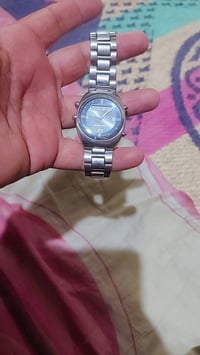 ساعة • للبيع