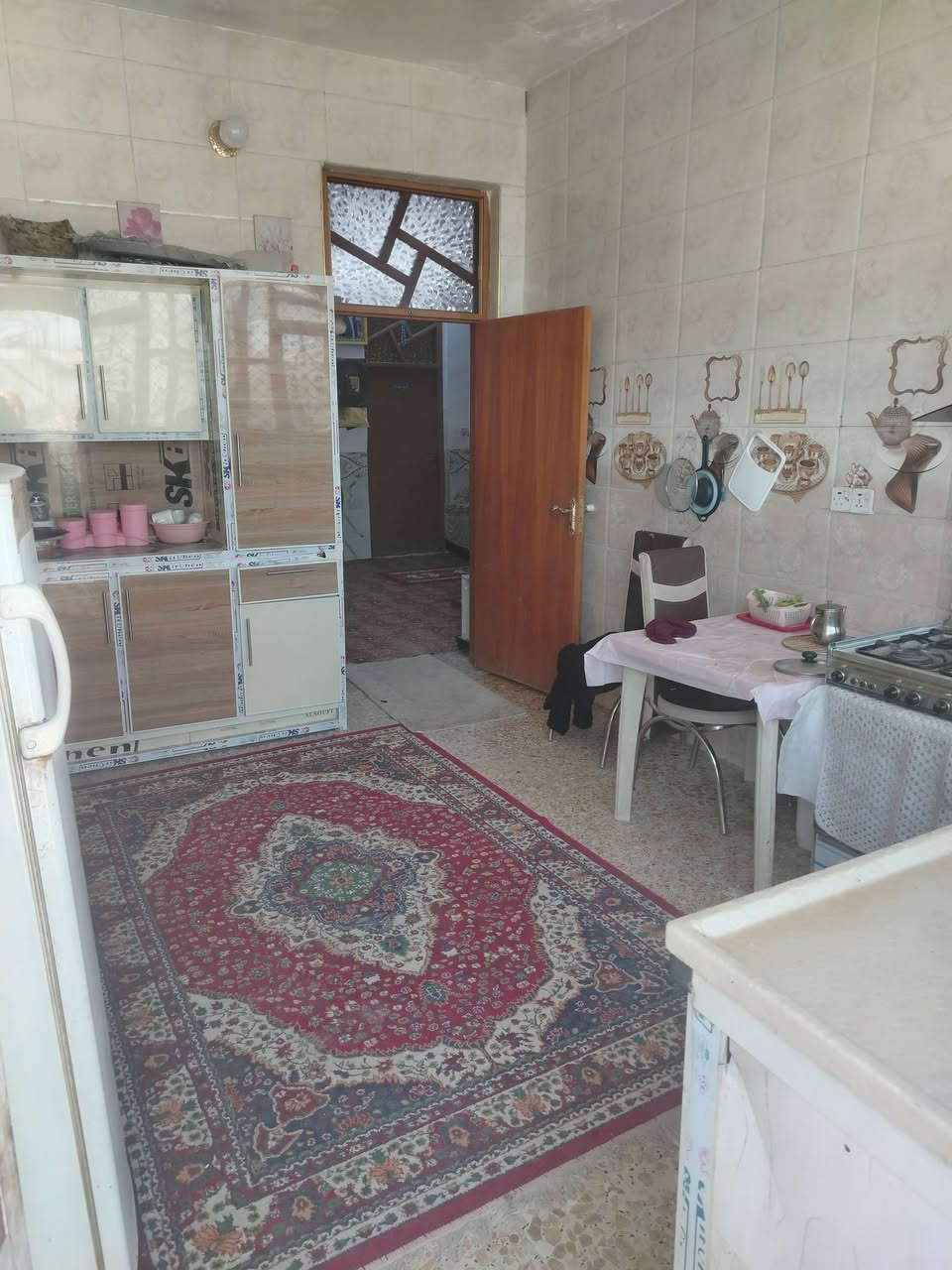 السلام عليكم من بغداد قضاء المحمودية للبيع دار سكن المساحه 250 ركن حي الصحفيين يحتوي على ثلاث غرف نوم وصاله ومطبخ واستقبال وصحيات وأيضا خلفها غرفه نوم وصاله تابعات إلى الدار للاستفسار مراجعة المكتب أنوار المصطفى للعقار والمقاولات العامه المحمودية حي العسكري شارع ٤٠ أو الاتصال على الأرقام التالية *********** واتساب ***********
