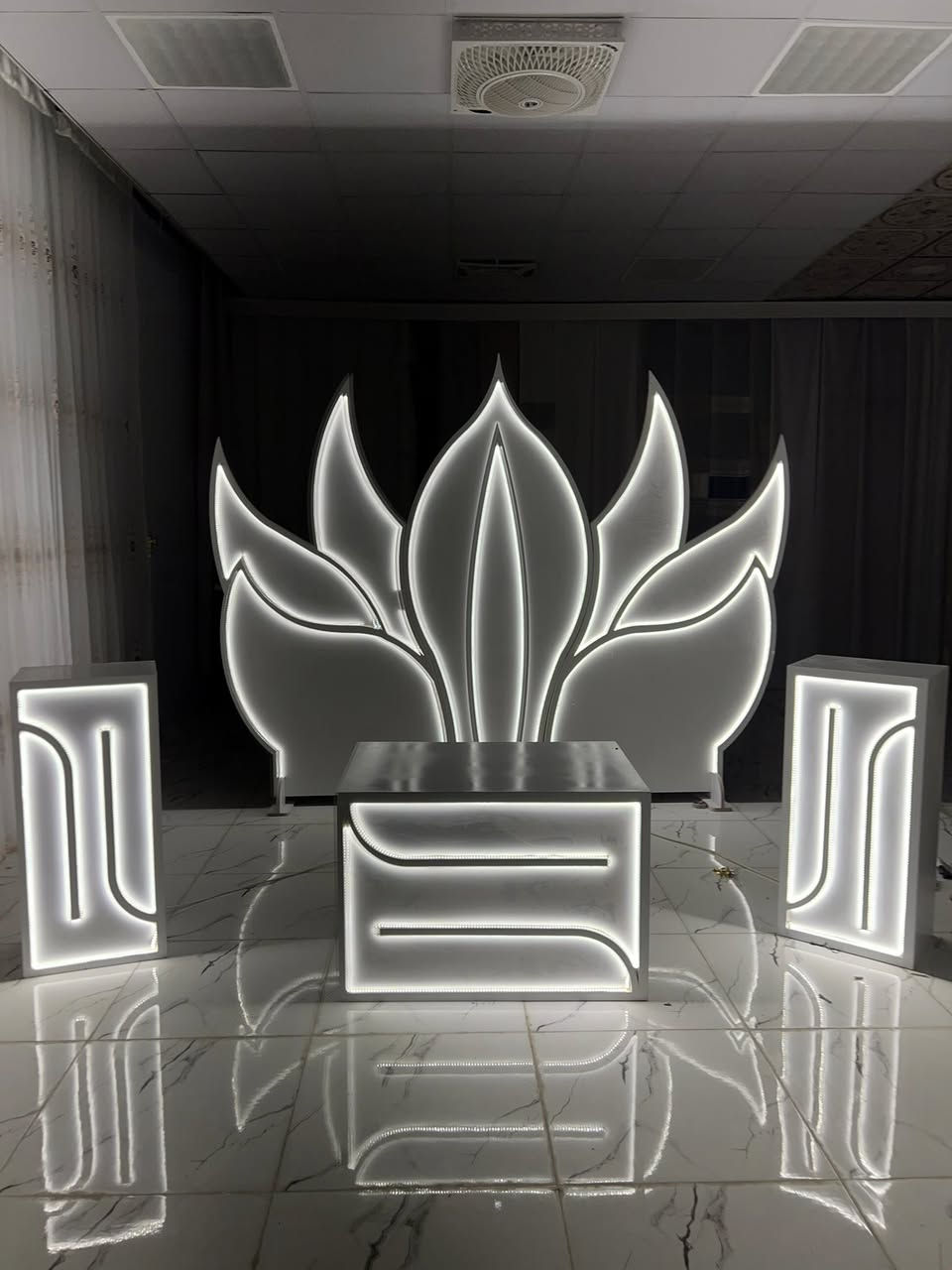 تم اعادة النشر بسب الوعود الكاذبه 
كوشات للبيع جدد ما مستخدمات و لا طالعات 
للتواصل اتصل على الأرقام التالية 
***********
***********
