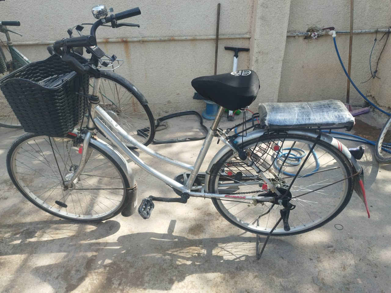 سلام عليكم

للبيع حجم 26 

حساس و نضيف و متذب علية 1000 

سعرة 80 و بي مجال حك الجية 

مكاني الخالص حي الزهراء قرب ثانوية المالكي 

***********
***********
موجود واتساب
