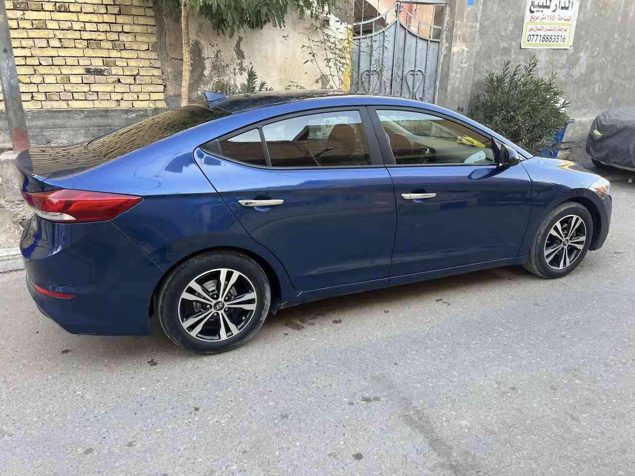 االنترا 17امريكي لون تويتي باسمي بس بيه بعض ملاحضات سياره حادثه دعاميه امامي فقط وبيه كلير من امريكا وبيه بارد فقط سياره على ايدي وكفاله محرك وكير محرك الفين دوش سعر سياره 130 وبيه مجال رجائن ماعجبك سعر لاتكسر بحلال العالم 
***********
