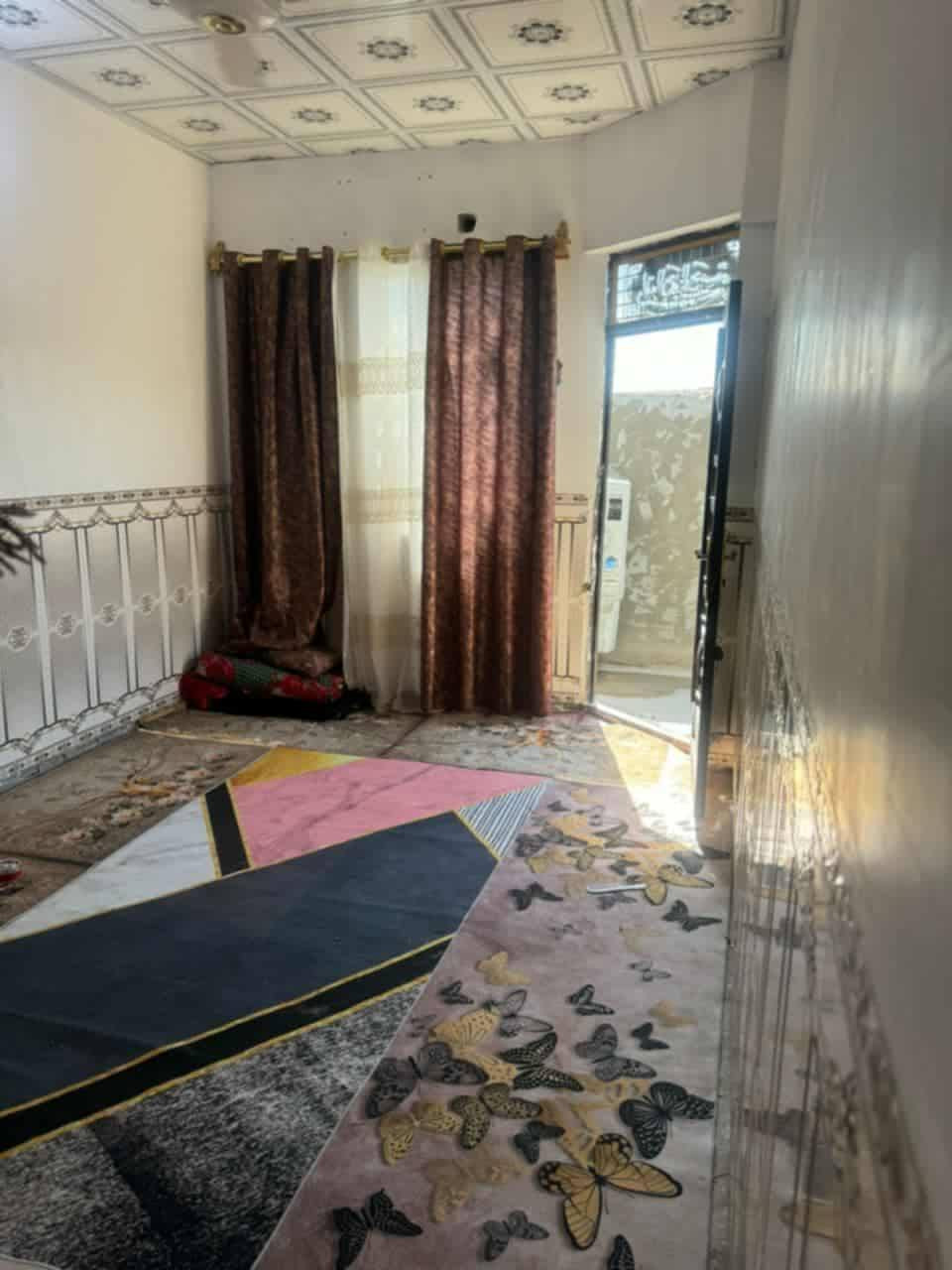 سلام عليكم دار البيع المساحه ١٠٠متر سند ٢٥ تحويل بسم المشتري العنوان كربلاء الحر حي السجاد خدمات ماء كهرباء مولد سعر ٥٠ بيه مجال ستفسار عل رقم ***********
