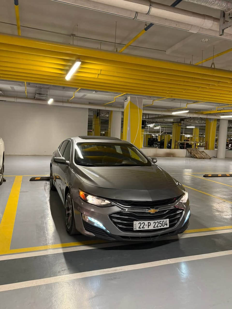 🛑 للبيع: شيفروليه ماليبو 2024 – فول مواصفات 🛑
السيارة بحالة ممتازة جداً (أحلى من الصور بهواية) وجاهزة للاستخدام.
🔹 المواصفات الفنية:
 الموديل: 2024.
 المحرك: 1500 تيربو (اقتصادية وقوية جداً).
 المسافة المقطوعة: 71 ألف كم فقط.
 الرقم: رقم أربيل، بإسمي والتحويل ثاني يوم مضمون.
 درجة الفئة: فول مواصفات (فتحة سقف، شاشة، كاميرا، لدات، وباقي مواصفات الفول).
🔹 لحادث ..
 تعديل بارد: في البنيد والجاملغ 
لباب لوره لعبري (بدون صبغ).
 الصبغ: قبق الجنطة مصبوغ فقط.(بدون دواخل )

💵 السعر 
: 128 ورقة (12,800$) وبيه مجال بسيط للشراي 

 للاستفسار والتواصل (اتصال أو واتساب): ***********
