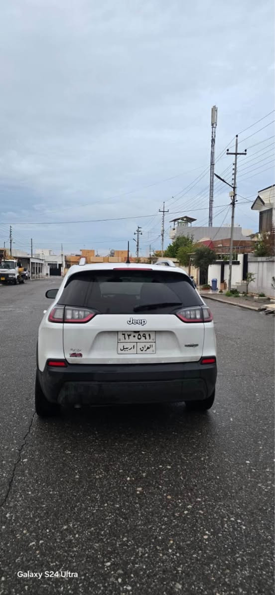 جيب چيروكي  ٢٠١٩
سپي به فري نمونه له جواني 
2پارجچه ي صبوغه بونيت .چاملغ 
بي ارباگ . بي ناو گرتن به شه رت 
١٣٠ هه زار مايل روسشتيه 
گير و مه كينه دارو به ردي به شه رت 
به ناو كردن و غه رامه ي به شه رت 
سه ياره كه ئي مه عره ز نيه 
سعر : ١٥٠ وه ره قه و معامله 
٢٢ وه ره قه ي غه رامه له سه ره 
*********** أربيل, العراق
