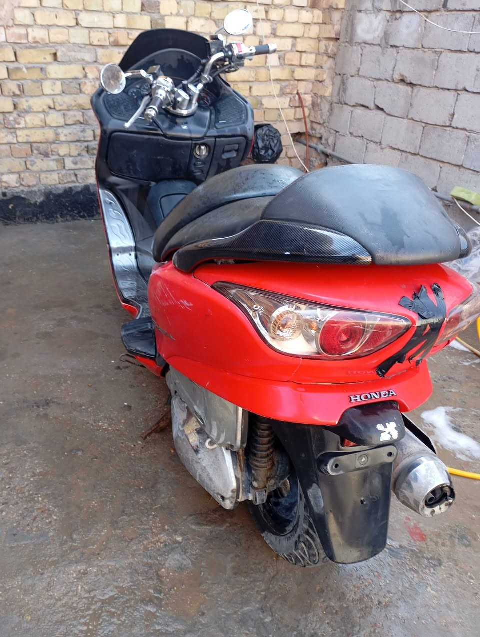 دراجه فورزه ٠٨ السعر 550 العنوان بابل حي الجزائر مكلف بالنشر الشراي يتصل على الرقم ***********
