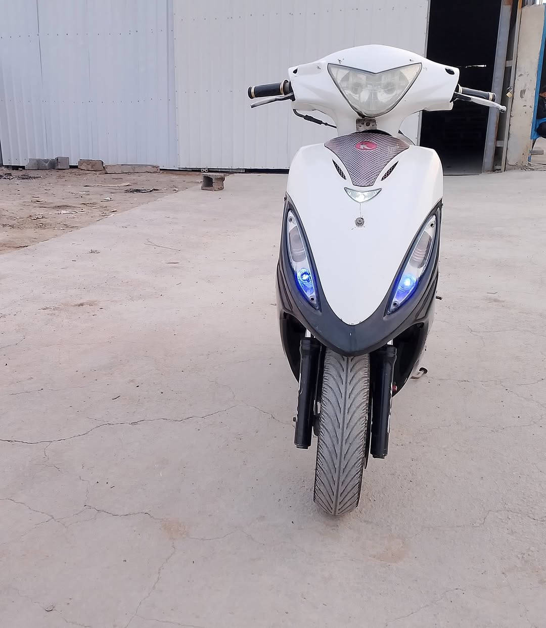 السلام عليكم 
دراجه كامكو جي فور للبيع
جاهزه سلف وهندر وكهربائيات
الاستفسار ***********
