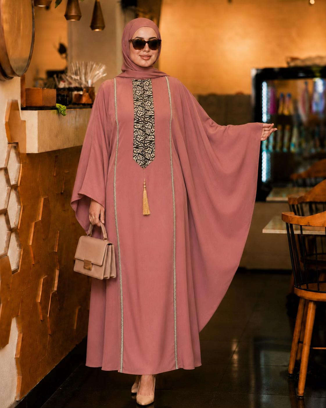 للأناقة عنوان.. وللفخامة حضور استثنائي لا يُنسى ✨ بشتات مارينا الفاخرة 👑 تصميم راقٍ، خامة صيفية خفيفة وباردة، وقصة Free Size مدروسة بعناية لتناسب الأوزان من 70 إلى 100 كغم تقريباً. 🔥 السعر: 23,000 دينار فقط متوفر البيع بنظام الجملة والمفرد. 🎀 مزود بحزام داخلي مخفي يمنحكِ إطلالة مرتبة وأنيقة. 🤍 ضمان المعاينة متوفر: إذا لم تطابق القطعة توقعاتكِ، تگدرين ترفضين الطلب عند الاستلام بكل راحة. 🚚 التوصيل متوفر لكافة محافظات العراق: 📍 داخل الموصل: 3,000 دينار 📍 باقي المحافظات: 5,000 دينار 📩 للحجز والاستفسار: راسلينا عبر رسائل الصفحة أو الواتساب: 📲 *********** 📲 *********** 🌐 موقعنا الإلكتروني: marinaabaya.com الرابط موجود بالبايو. #بشتات_مارينا #بشت_نسائي #فخامة_نسائية #ازياء_الموصل صناعة_عراقية
