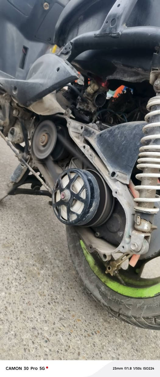 سكنس نثيه ١١٠
مزوده بوشه ٥٨ ونص
كابريتر عكس جبيره اصليه 
كلج خلفي دي واي اصلي 
سلف رياضي فراك وملقط ونواعم 
شلعه كلش قويه مصلخه الدراجه بدون كفر
٢٥٠ الف بغداد شيخ عمر قرب باجة الحاتي 
***********
