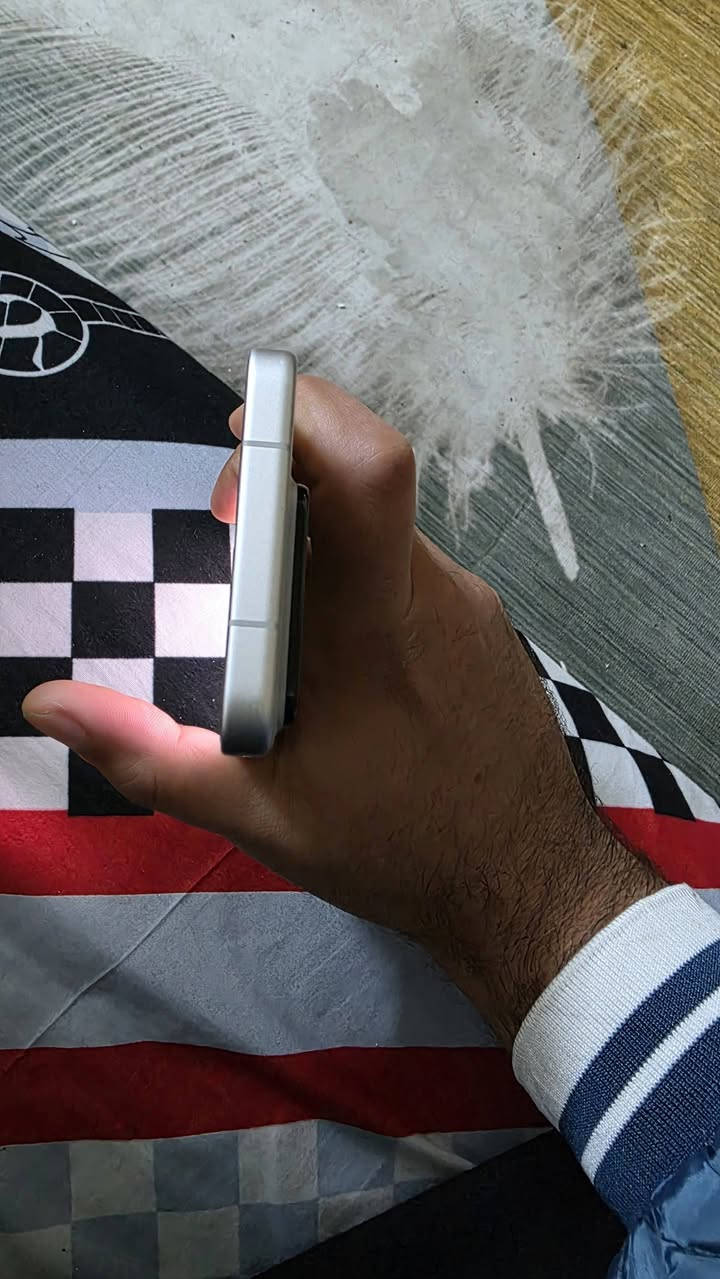 سلام عليكم شاومي 15 ذاكره 512 لون ابيض 120 هرتز معالج سناب دراغون ايليت مستخدم ٤ اشهر نظافه 100% ويا شاحنه 90 واط رايده ب650 وبي مجال *********** مكاني بغداد الجديده
